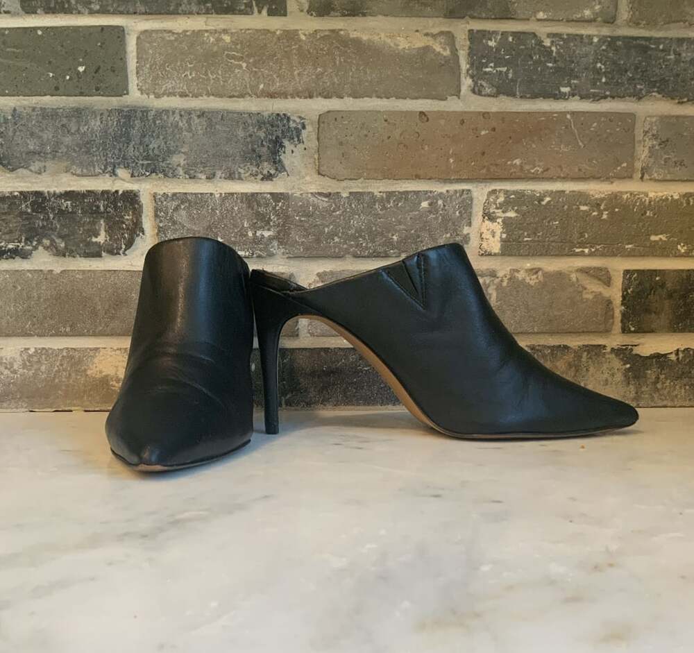 Vince Camuto Mekhai Black Leather Pointed Toe Mules Size 7.5 M